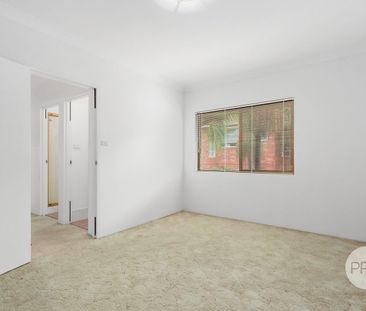 Spacious Two Bedroom Apartment in the Heart of Oatley - Photo 4