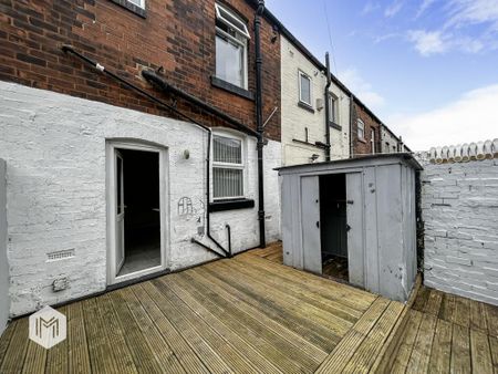 2 bedroom terraced house to rent - Photo 2