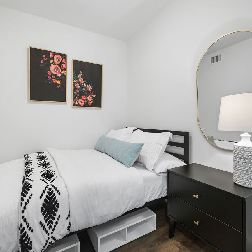Luxury Fully Furnished Modern 1 Bed + Den (#1606) - Photo 1