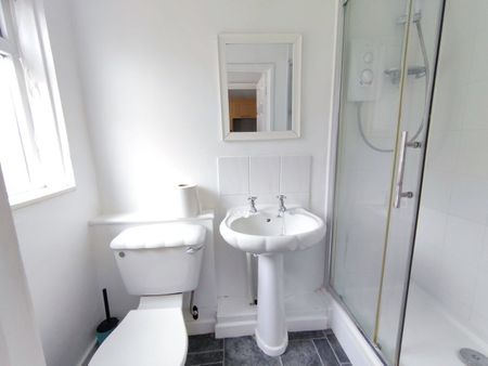 3 Bed Terraced House, Olive Road, SO16 - Photo 2