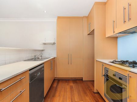 CONTEMPORARY TOWN HOME - Photo 2