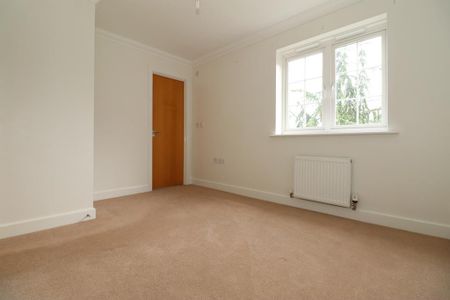 4 bedroom end of terrace house to rent - Photo 3