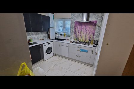 Room in a Shared House, Gaysham Avenue, IG2 - Photo 3