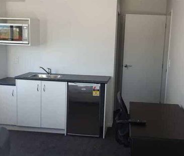 Fully Furnished Studio - Photo 4