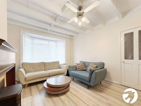 3 bedroom semi-detached house to rent - Photo 2