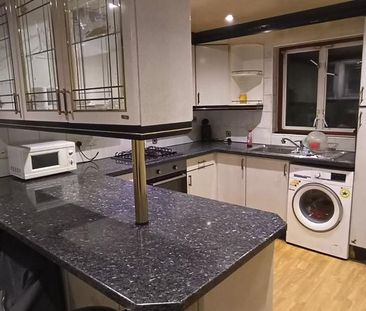 6 bedroom terraced house to rent - Photo 2