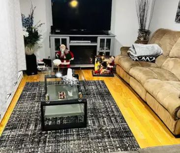 Beautiful 3-Bedroom, 2-Bathroom House for Rent in Mississauga | 2753 Kinnerton Crescent, Mississauga - Photo 1