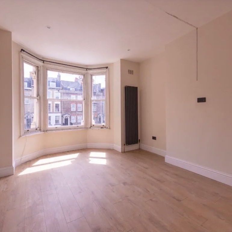 Bedsit, Romford Road, E15 - Photo 1