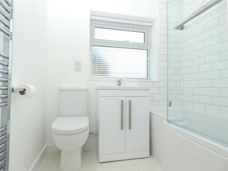 3 bedroom semi-detached house to rent - Photo 3