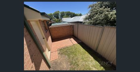 Spacious 2 Bedroom Townhouse - Photo 5