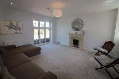 4 bedroom detached house to rent - Photo 2