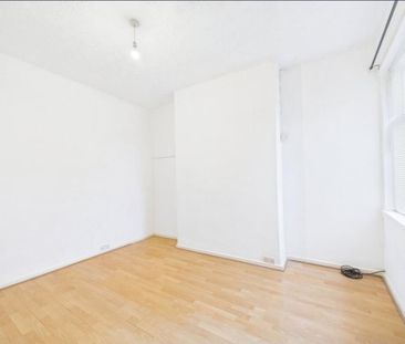 4 Bed Terraced House, Cedric St, M5 - Photo 4