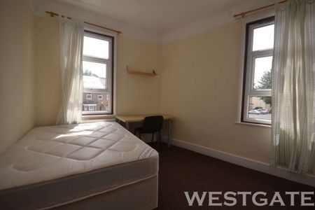 4 Bed - Erleigh Road, Earley - Photo 4