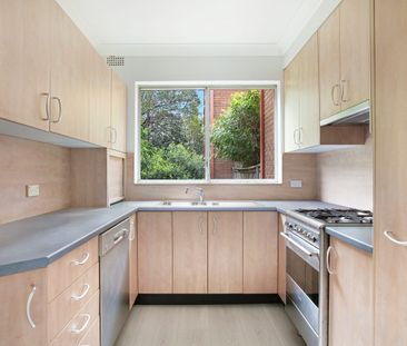 Freshly Updated & Spacious 3 Bedroom Townhouse with Two Private Cou... - Photo 4