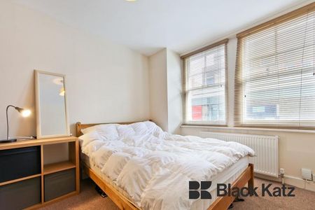 Beautiful one bed moments from London Bridge - Photo 5