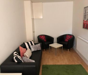 Room 1 - Woodside Avenue, London, N12 - Photo 2