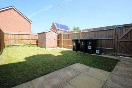 4 bedroom end of terrace house to rent - Photo 4