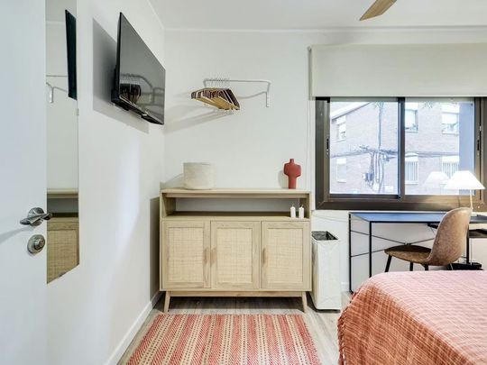 Carrer de Calderón de la Barca, Barcelona, Catalonia 08032 - Photo 1