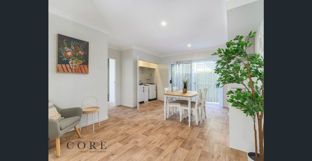 MODERN, FULLY FURNISHED, DESIGNER STUDIO APARTMENT - Photo 1