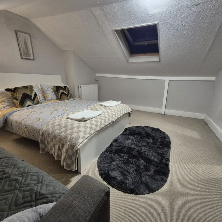 3 Bed Flat, Blackheath Hill, SE10 - Photo 1