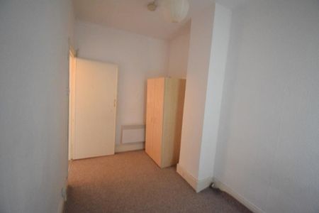 1 Bed Flat, York Road, IG1 - Photo 4