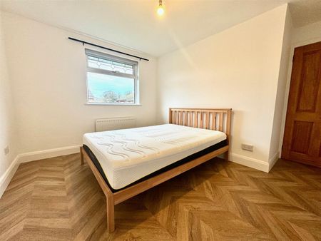 54 Circular Road, - Photo 3