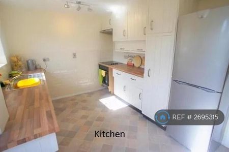 2 bedroom semi-detached house to rent - Photo 5