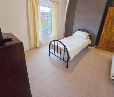 2 bedroom end of terrace house to rent - Photo 5