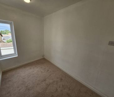 4 Bed Semi-Detached House, Hartley Road, LU2 - Photo 1