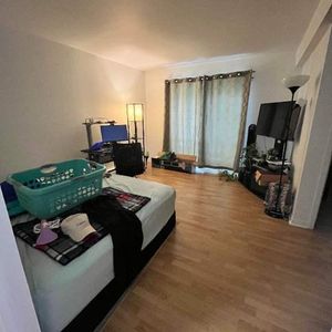 Grand 3 1/2 lumineux à sous-louer – Rez-de-chaussée - Photo 2