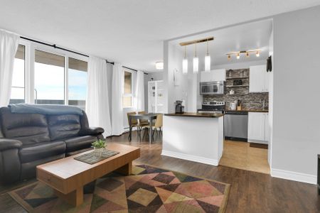 For Lease - 2000 Jasmine Crescent Unit# 811, Beacon Hill North - South and Area, Ontario - Photo 2