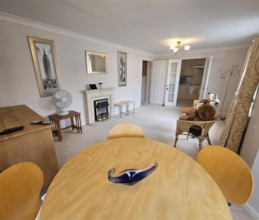 2 bedroom retirement property to rent - Photo 1