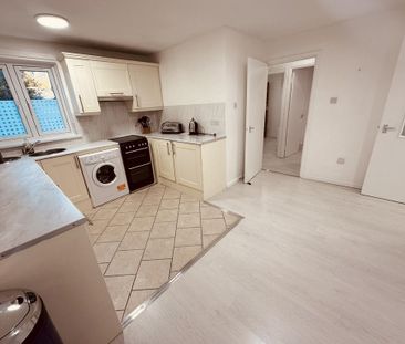 2 bedroom maisonette to rent - Photo 1