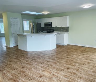 For Lease - 24 Sun King Crescent Unit# Main Floor, Barrie, Ontario - Photo 4