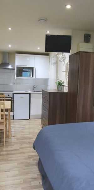 Studio to rent - Photo 1