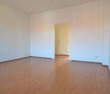 3-Raumwohnung mit Einbauküche , Wannenbad & Laminat - Foto 5