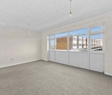 3 bedroom apartment to rent - Photo 2