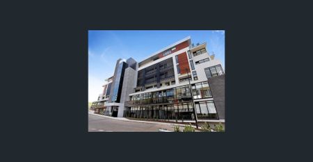 Spacious light filled apartment - Photo 3