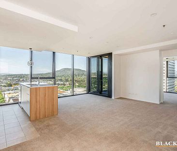 Spacious, luxurious living with amazing views - Photo 5