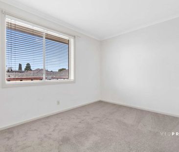Your Perfect Footscray Retreat – Fresh, Bright & Convenient! - Photo 5