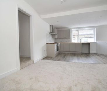 3 bedroom apartment to rent - Photo 4