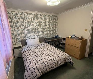 Room in a Shared House, Fernhill St, E16 - Photo 1
