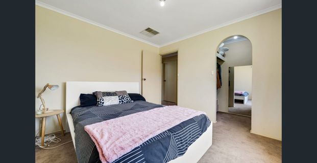 Well maintained homette in sought after location - Photo 1