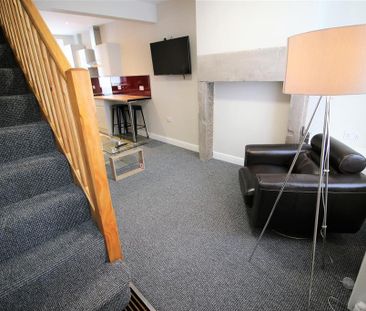 2 bedroom private hall to rent - Photo 2