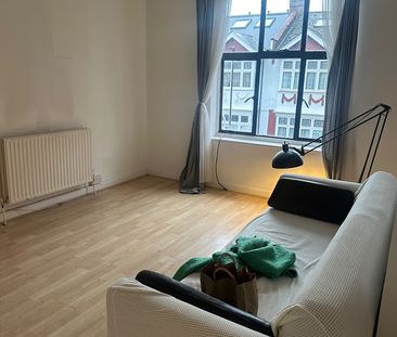 1 Bed Flat, London, SW2 - Photo 3