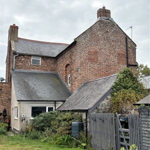 A substantial 5 bedroom period property in rural locaton, under 2 miles to both Rhuddlan and the A55 North Wales Expressway. - Photo 2