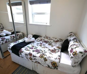 Flat 5, Woodside, Bournemouth BH1 - Photo 5