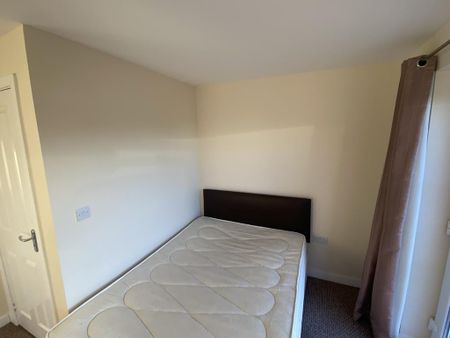 1 bedroom in a house share to rent - Photo 2