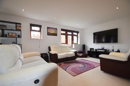 4 bedroom house - detached - Photo 3