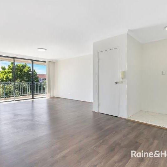 SPACIOUS THREE BEDROOM APARTMENT IN THE PRESTIGIOUS 'KIMBERLEY ESTATE' - RESORT STYLE LIVING! - Photo 1